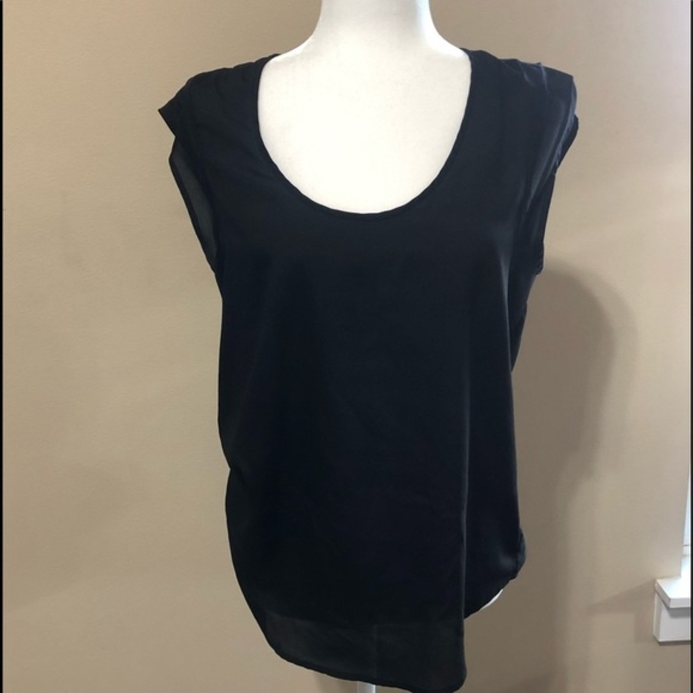 Daniel rainn Black top